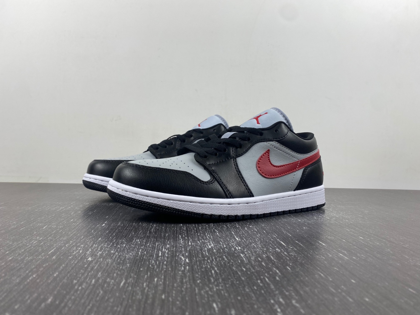 air jordan 1 low "black/grey/red" dc0774-062