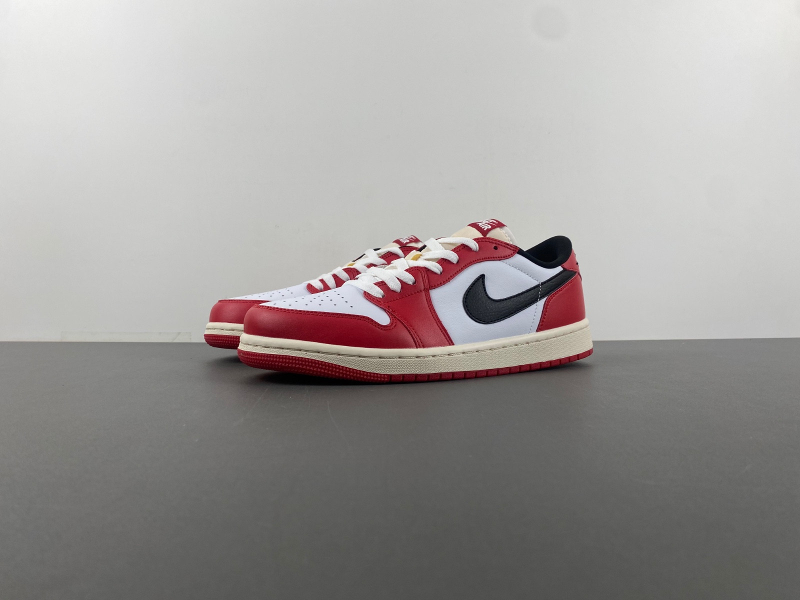 Air Jordan 1 Low OG “Chicago” HQ6998-600
