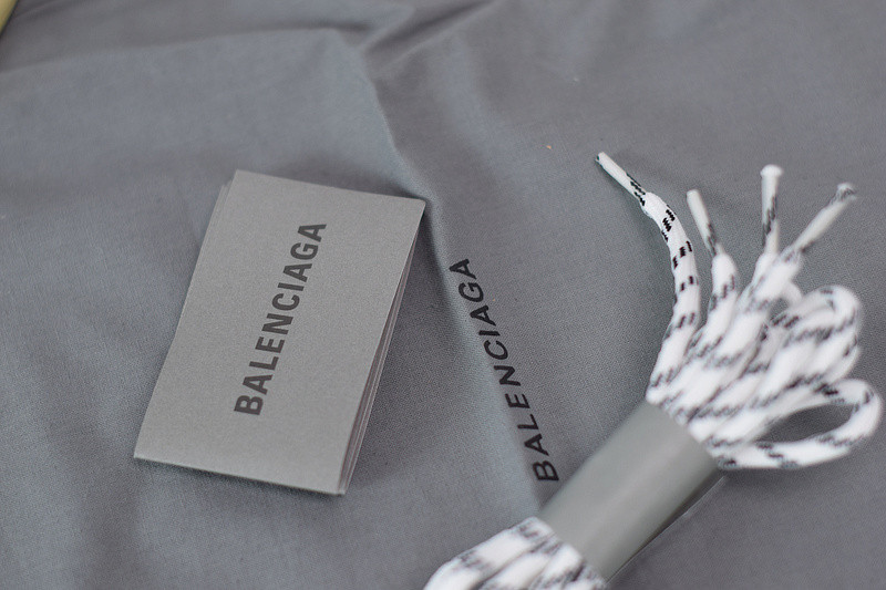 bc triple s 536737 w09om 9072