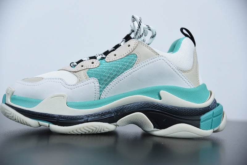 bc triple s trainer white 524039 w09oh 3005