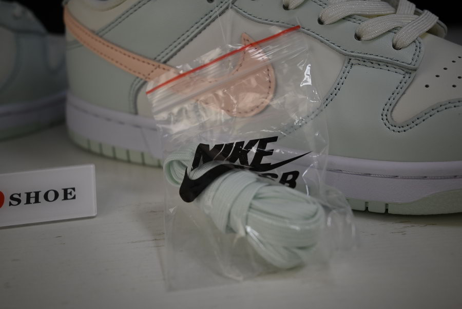 nike sb dunk low barely green (w) dd1503-104