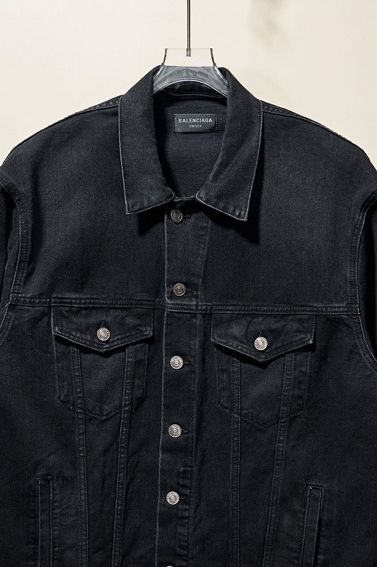 Ba*len*cia*ga clothes