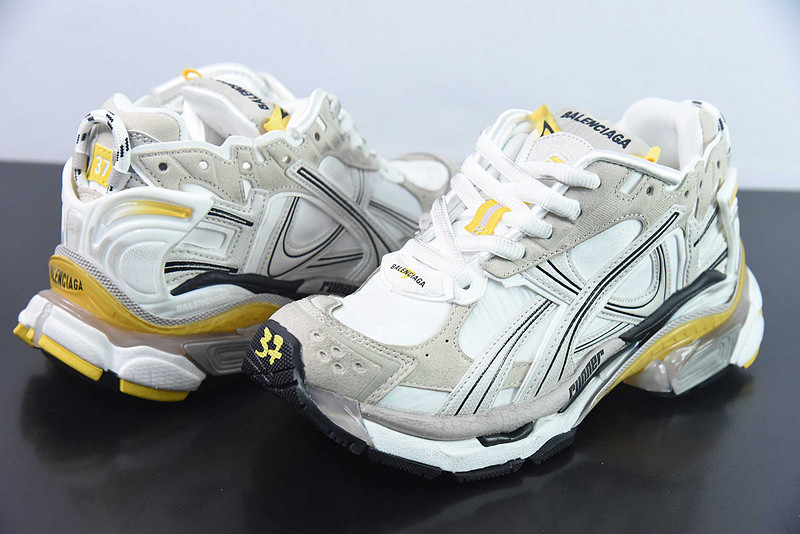 Ba*len*cia*ga runner sneaker clean