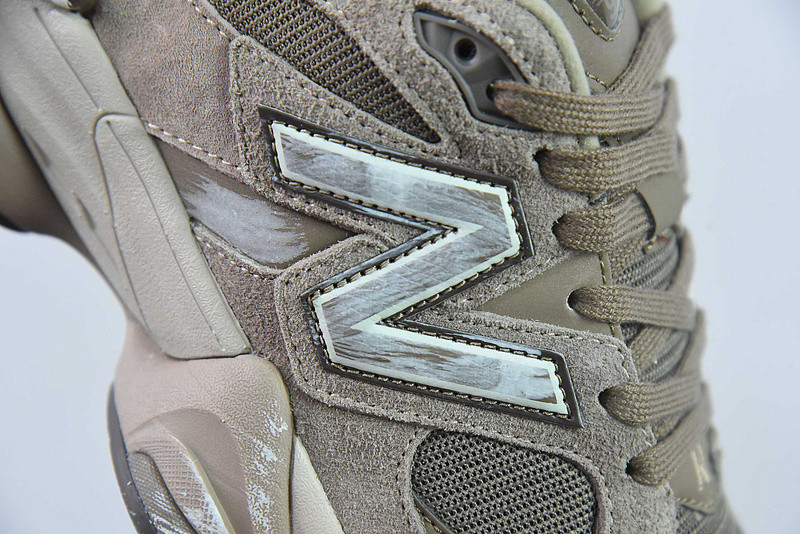 NEW BALANCE SNEAKER