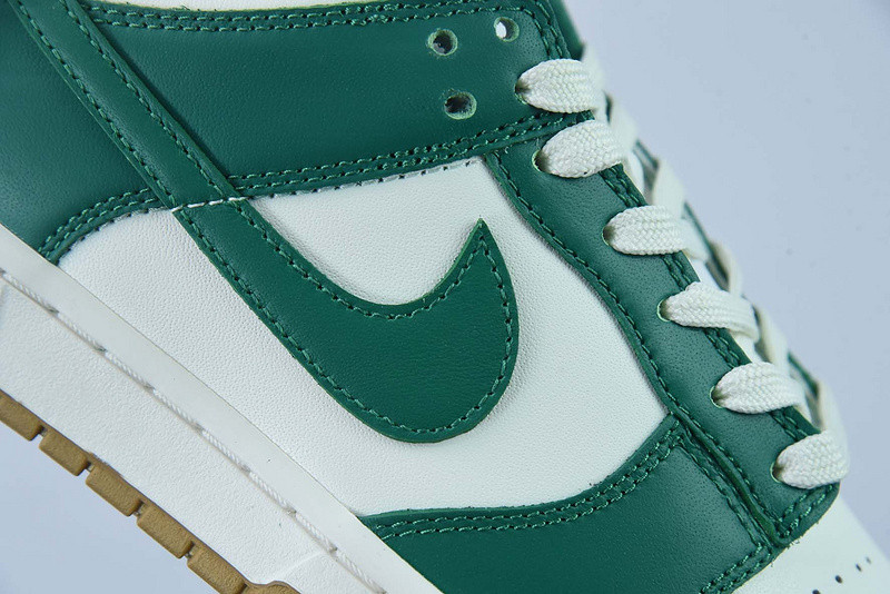 nike dunk low malachite university gold (w) fb7173-131