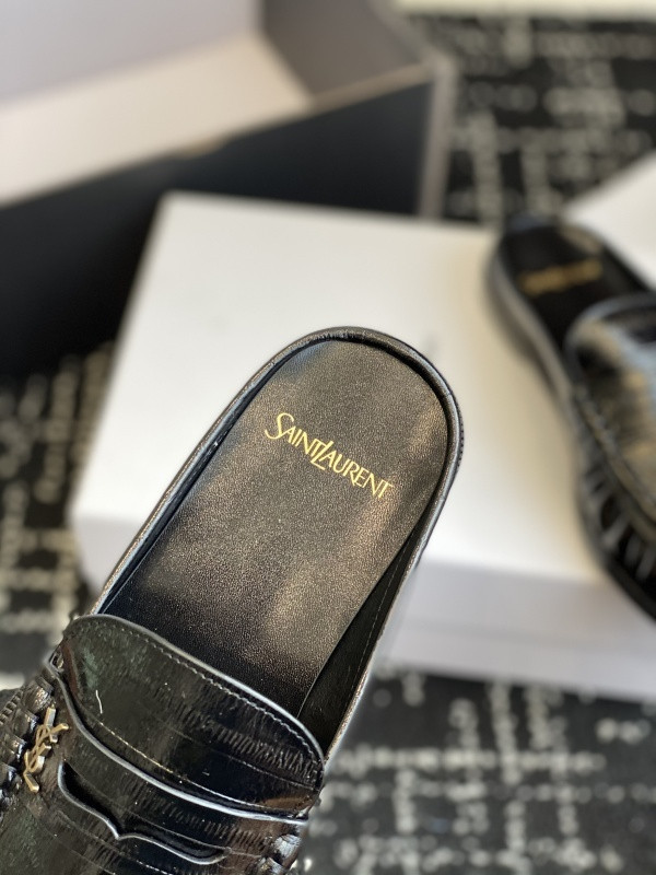 SAINT LAURENT Sneaker