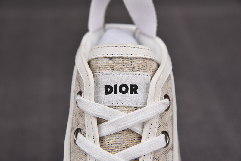 dio* sneaker