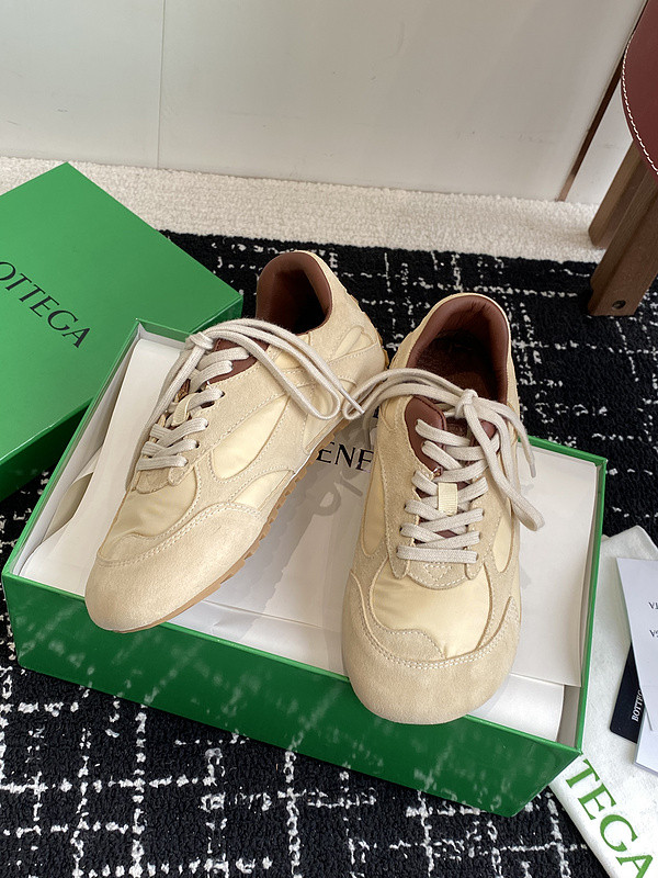 BOTTEGA VENETA Sneaker