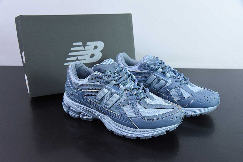 NEW BALANCE SNEAKER