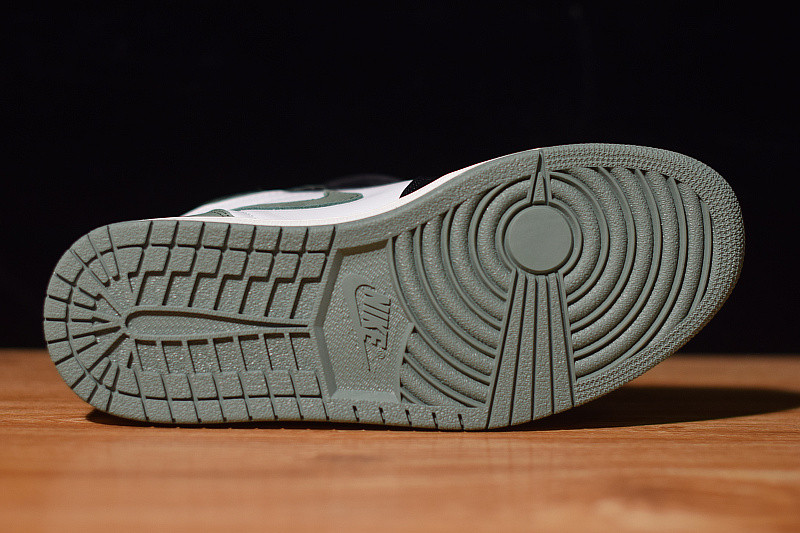 air jordan 1 retro high og "clay green" 555088-135