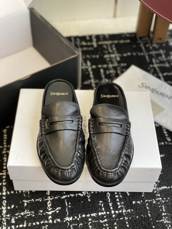 SAINT LAURENT Sneaker