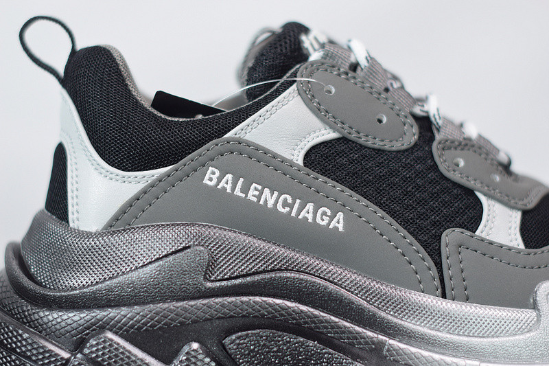 bc triple s trainer 483546 w06f1 0841